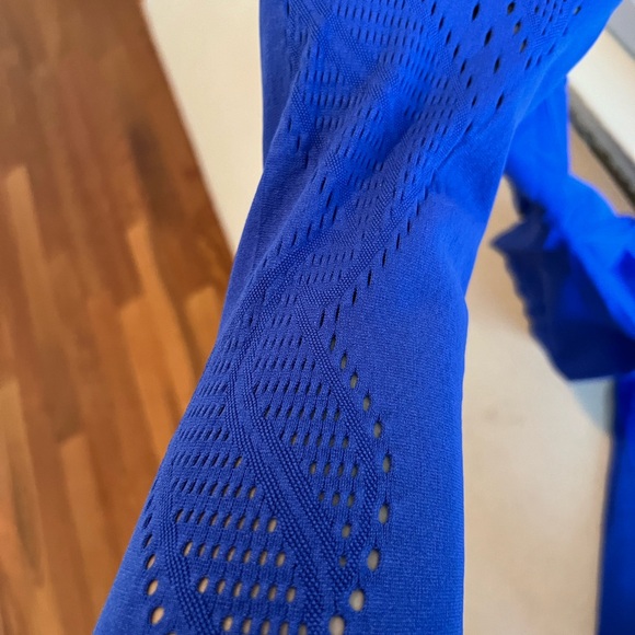 Fabletics size small compression workout legging - Picture 3 of 3